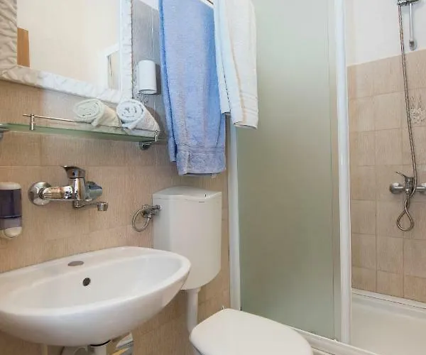 And Nikol Lägenhet *