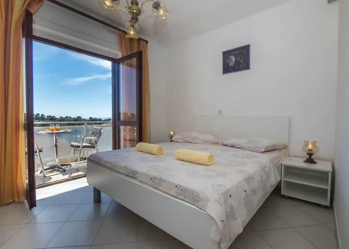 And Nikol Lägenhet Hvar Town