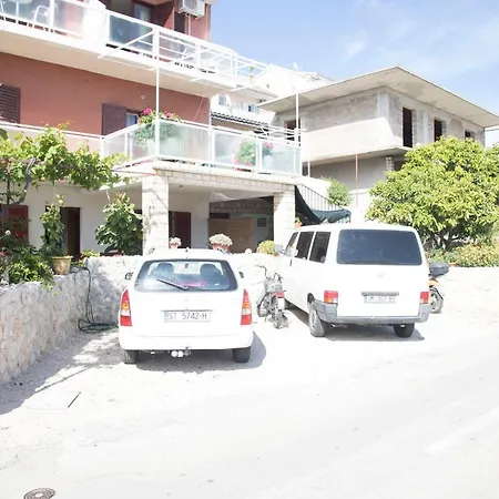 And Nikol Apartment
