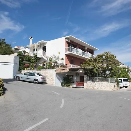 And Nikol Apartment *