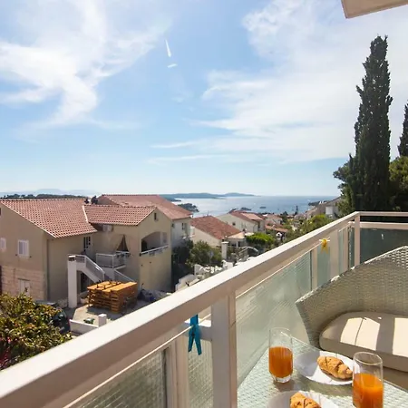 Apartment And Nikol Hvar Town