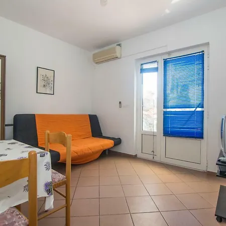 Appartement And Nikol *