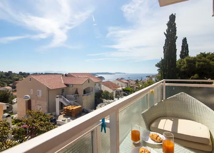 Daire And Nikol Hvar Town